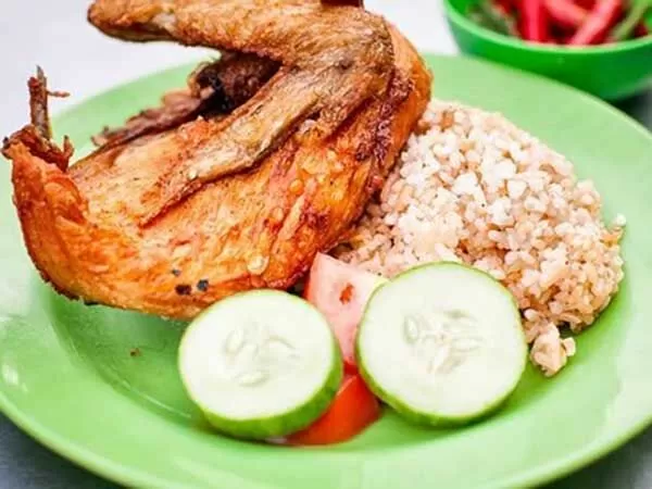 Quán Cơm Gà Xối Mỡ Minh Ký