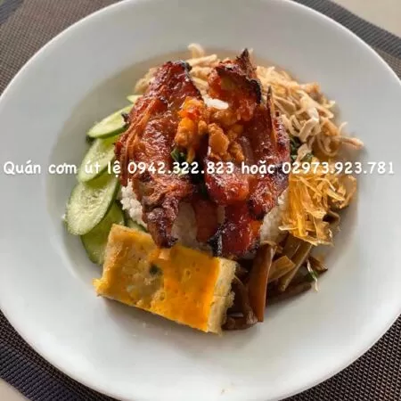 Quán cơm Út Lệ