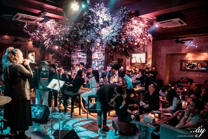 Ấy Lounge