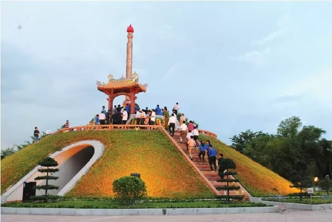 Tượng đài Thành Cổ - Tuấn Nguyễn