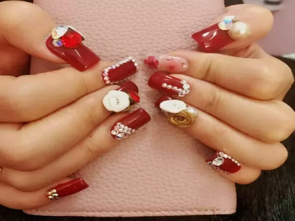 Bee Nail