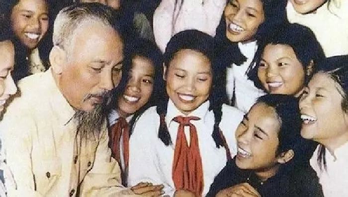 Bác thăm nhà cháu - Thái Hoà