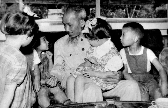 Theo chân Bác - Tố Hữu
