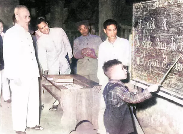 Đêm nay Bác không ngủ - Minh Huệ