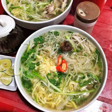Bún thang & phở gà ta Lan Lùn