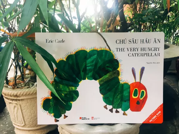 The very hungry caterpillar – Chú sâu háu ăn