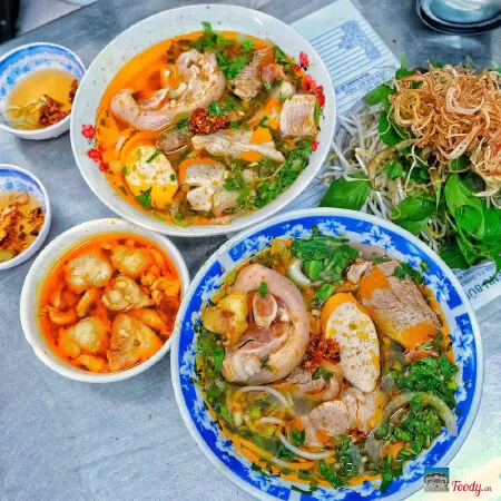 Bún bò Huế mỡ nổi Cô Như
