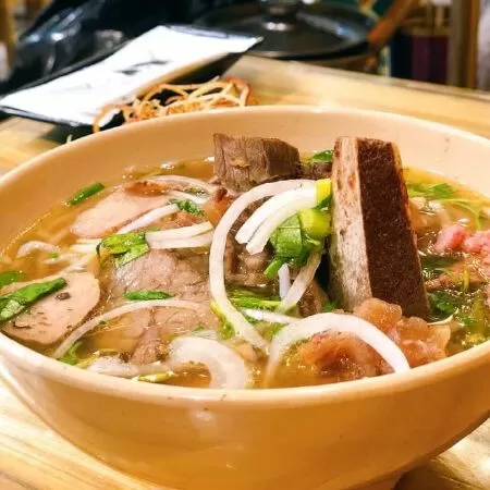 Top 20 quán bún bò ngon ở quận 10, Tp. Hồ Chí Minh