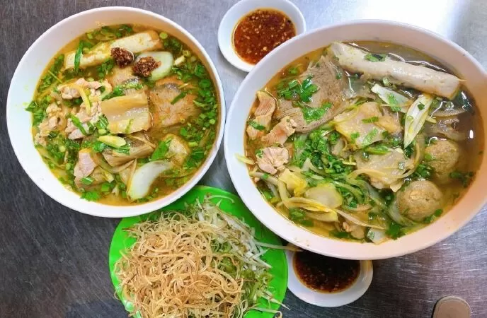 Bún bò ngã ba đường Vĩnh Viễn