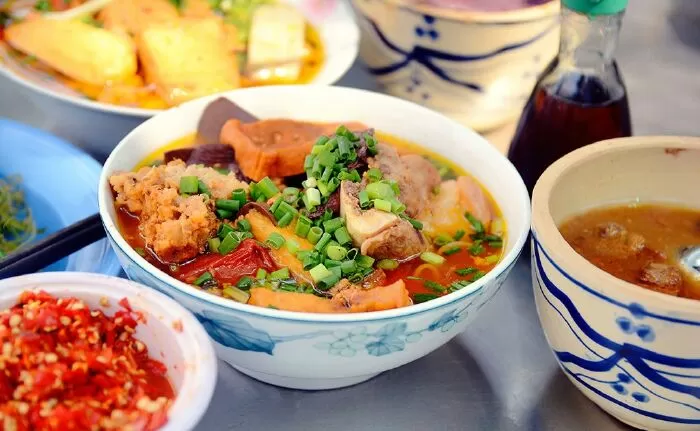 Top 12 quán bún riêu nổi tiếng tại quận 4, ngon và cực kỳ đông khách