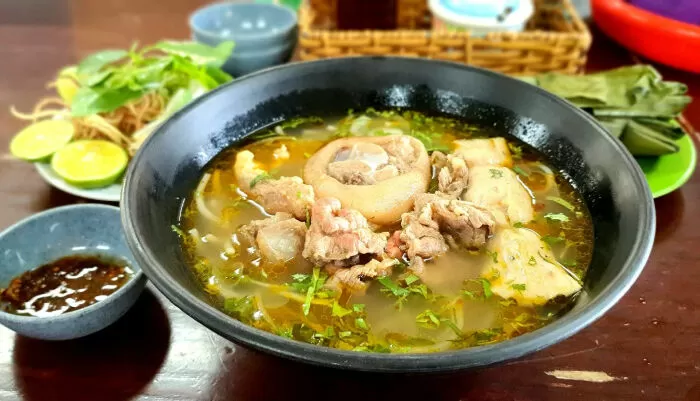 Bún bắp bò chợ Bàu Cát