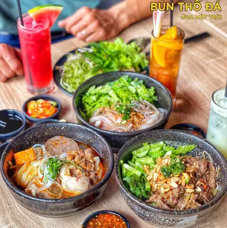 Vua Mặt Trời – Bún bò thố đá