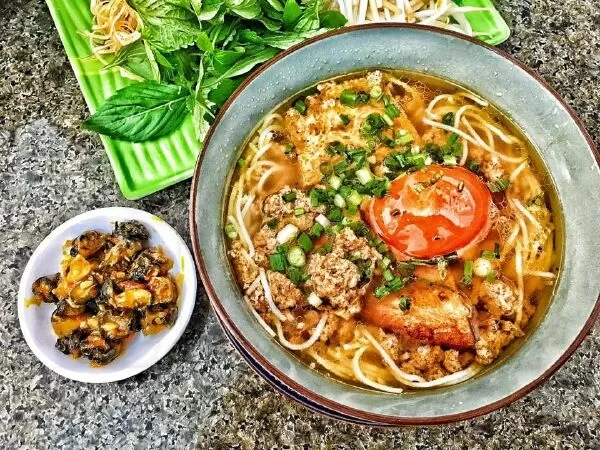 Bún riêu cua ốc Nguyễn Thái Bình