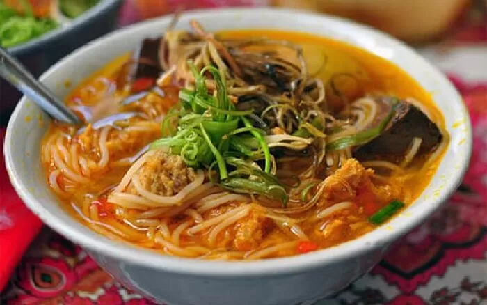 Bún riêu Cẩm Tú