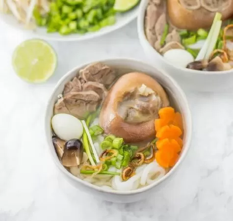 Quán bánh canh giò heo ở Đình Phong Phú