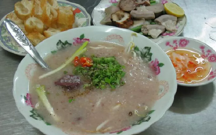 Tiệm cháo lòng má heo