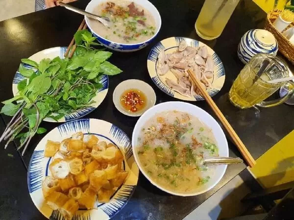 Tiệm cháo lòng Cô Năm