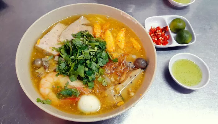 Bánh Canh Cua Hồ Tùng Mậu