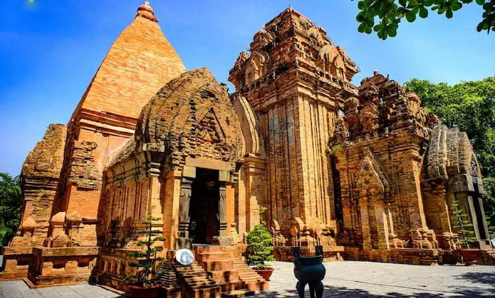 Pônaga - Tôn Phong