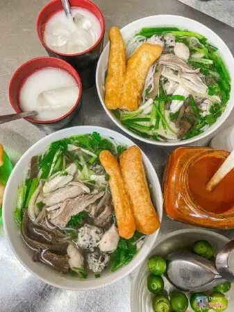 Quán bún mọc Nga