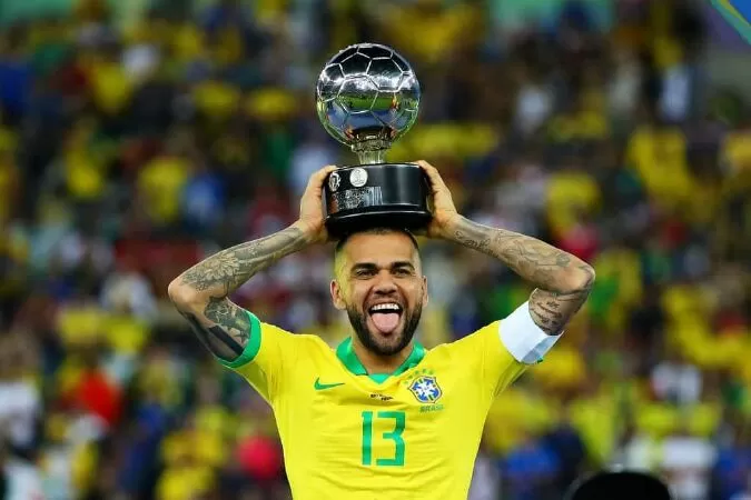 Dani Alves - ĐT Brazil - 39 tuổi