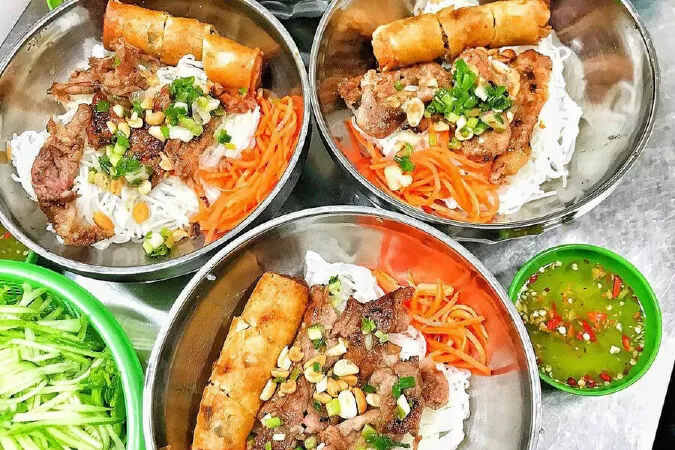 Quán bún thịt nướng 23 Lương Ngọc Quyến
