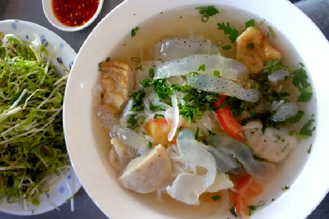 Quán vỉa hè Hòn Chồng