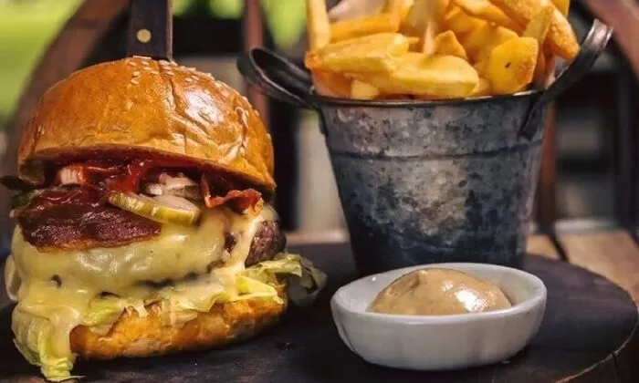 Top 10 Quán Hamburger Ngon Hết Sảy Bạn Chẳng Thể Bỏ Lỡ Tại Hồ Chí Minh