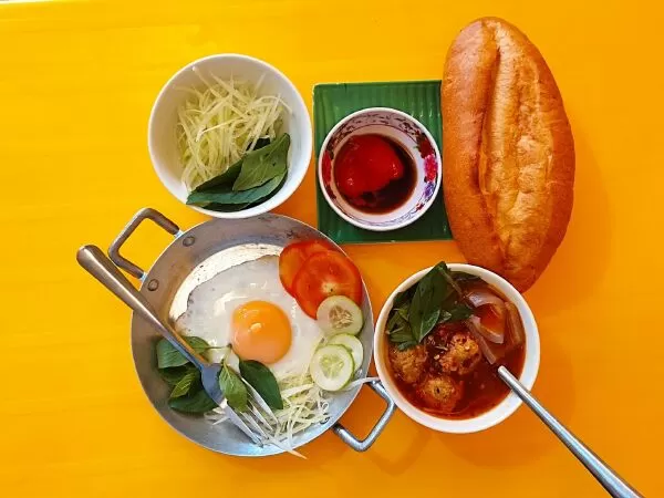 Bánh mì xíu mại Chấm 79 Đà Lạt