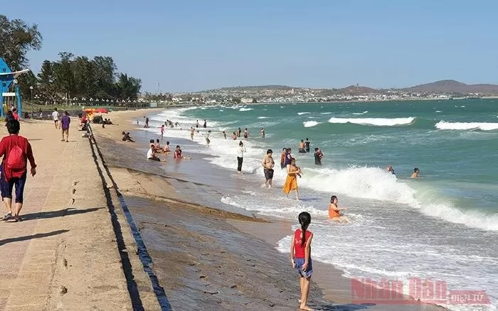 Về Bình Thuận đi anh - Hoa Cỏ May
