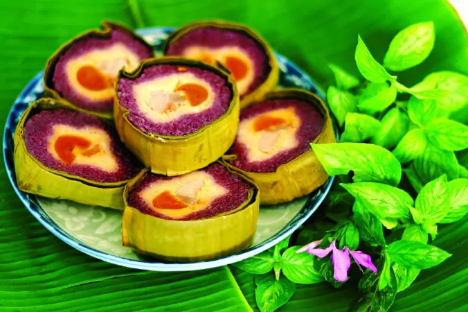Quán bánh tét lá cẩm Ba Châu