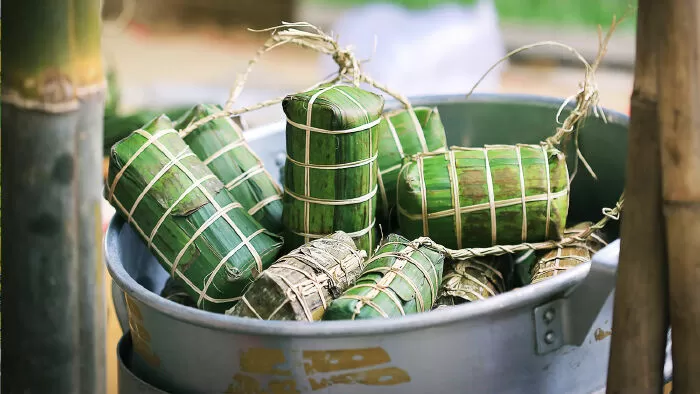 Bánh tét tại chợ nổi Cái Răng Cần Thơ