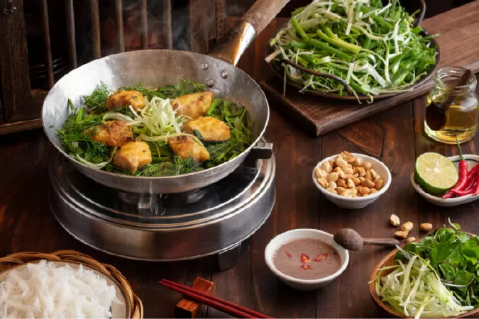 Quán chả cá Lã Vọng Lão Ngư
