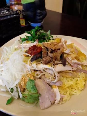Cơm gà MOM