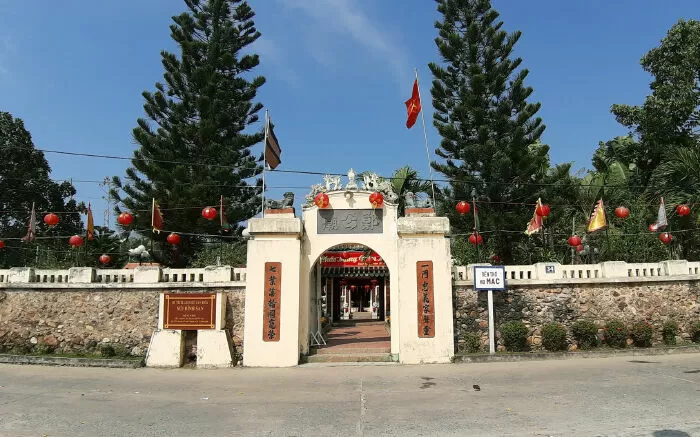 Khu Di tích lăng Mạc Cửu