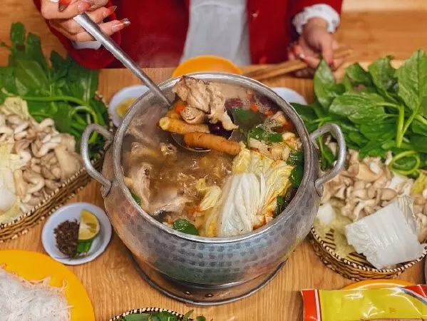 Lẩu Gà Lá Sâm