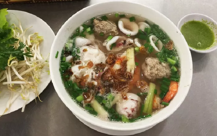 Hủ tiếu mực Ông Già Cali
