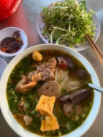 Bún riêu Huyền Vy