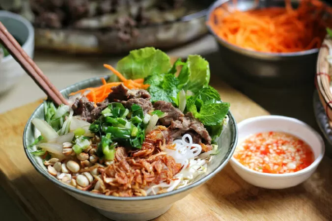 Bún Bò Nam Bộ ở ngõ Tràng Tiền