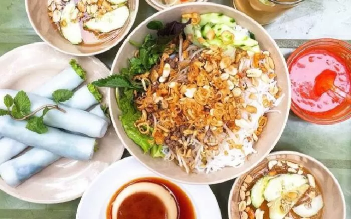 Ngon – Bún Bò Nam Bộ, Phở Cuốn & Chè, Caramen