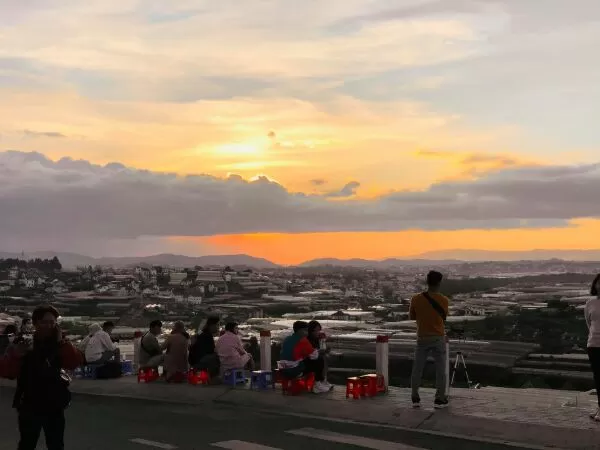 Ngắm hoàng hôn - Thung lũng đèn