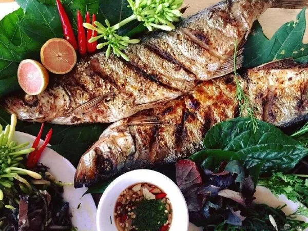 Cá trắm nướng sông Đà