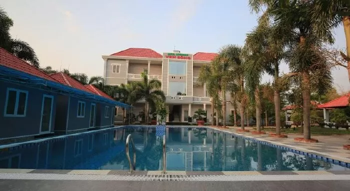Ven Song Riverside Hotel