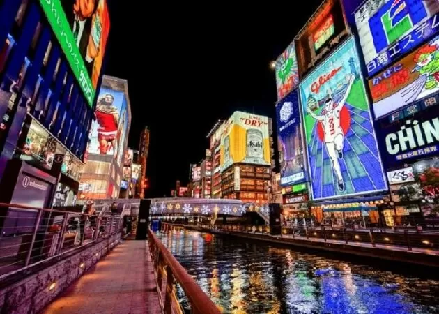 Đi dạo quanh phố Dotonbori nhộn nhịp