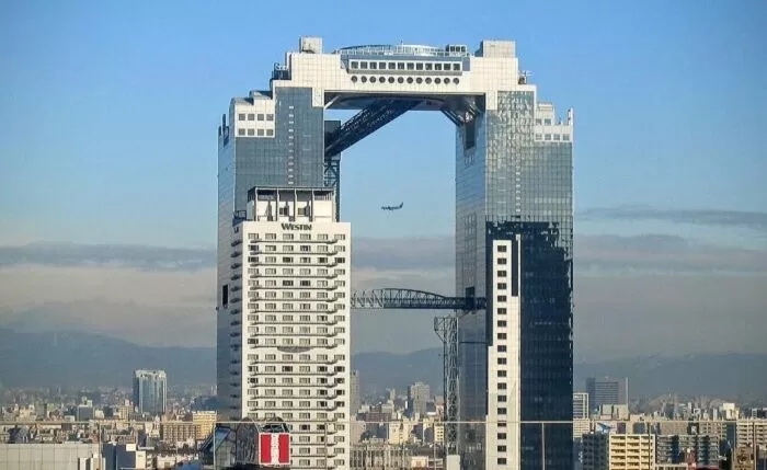 Leo lên đài thiên văn tòa nhà chọc trời Umeda