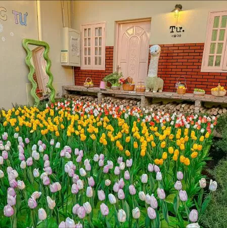 Tiệm Trà Tháng Tư