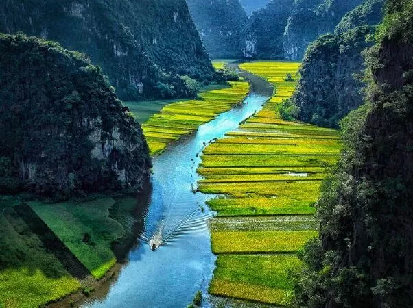 Bài văn mẫu tả cảnh đẹp quê hương - Mẫu số 3