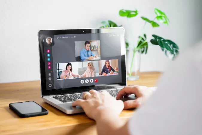 Bài văn số 1 - Internet giúp mọi người gần nhau hơn