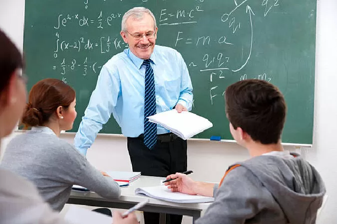 Bài văn hay nhất phân tích nhân vật người thầy - Mẫu số 6
