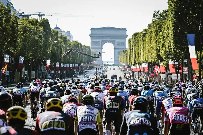 Lễ Các vận động viên và Vòng quanh Champs-Élysées (Fête du Sport et du Tour de France)